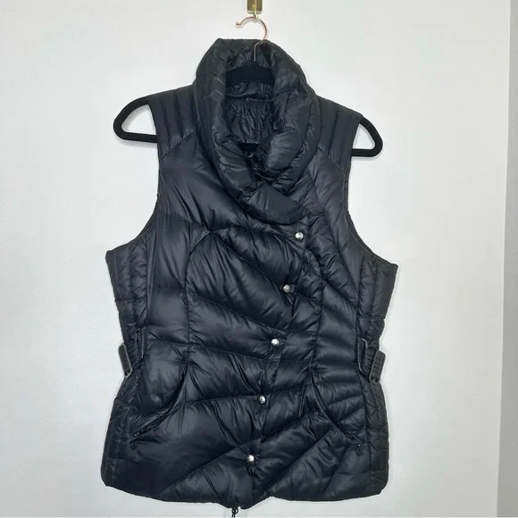 Lululemon Get Down Reversible Vest in Black - Picture 2 of 9